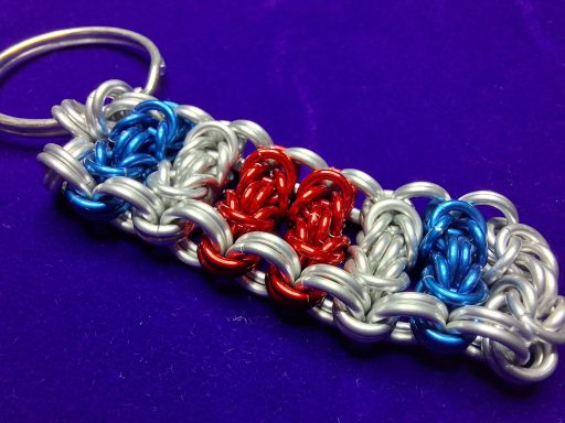 A chainmail keychain styled to look like the Costa Rican flag.